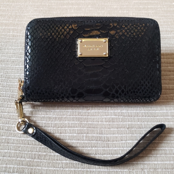 Michael Kors Handbags - Michael Kors Wristlet Wallet  - Like New